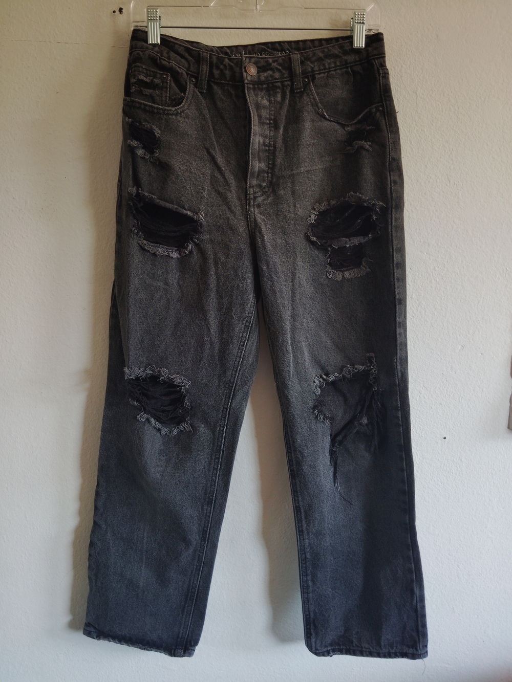 No Boundaries Women's Black Ripped Super High Rise Straight Jeans